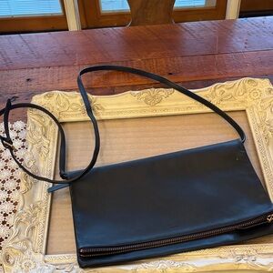 Black Leather Crossbody Bag Everlane Crossbody Purse.  In Excellent Condition.